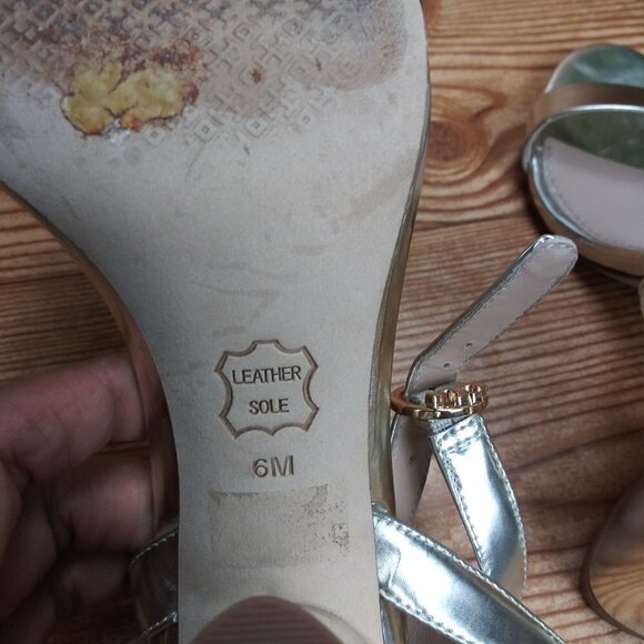 TORY BURCH gold Elizabeth Patent Leather block high heel strappy sandals size 6M - Picture 10 of 10